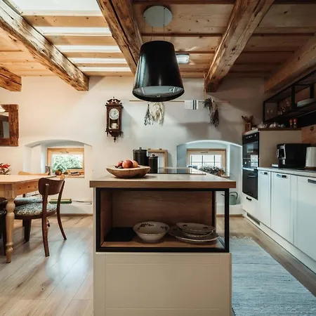 Cakyho Kuria - Mezonetovy S Krbom A Saunami