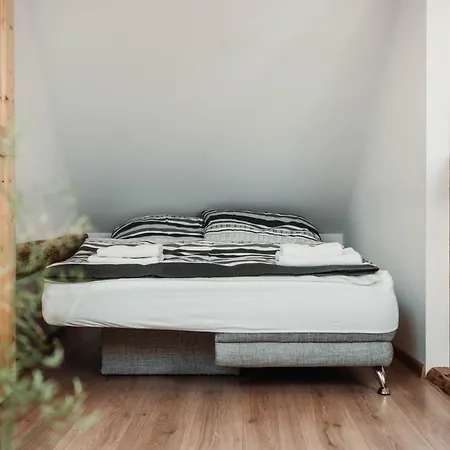 Cakyho Kuria - Mezonetovy S Krbom A Saunami شقة