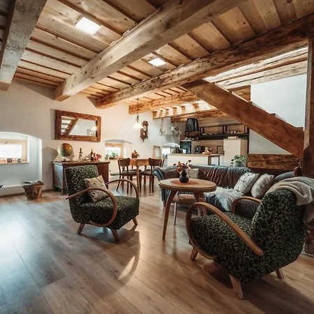 Cakyho Kuria - Mezonetovy S Krbom A Saunami Appartement *