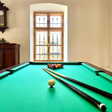 Cakyho Kuria - Mezonetovy S Krbom A Saunami شقة *