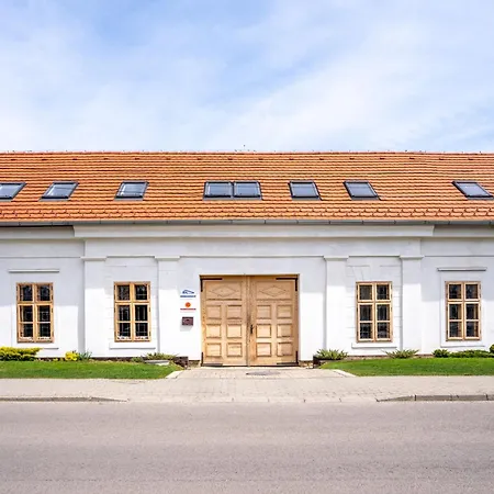 čákyho Kúria - Mezonetový S Krbom A Saunami Apartmán Smižany