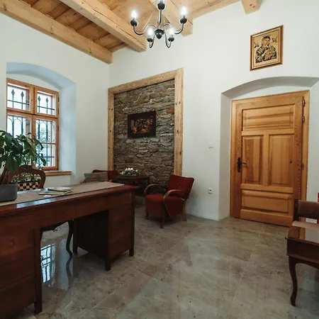 čákyho Kúria - Mezonetový S Krbom A Saunami