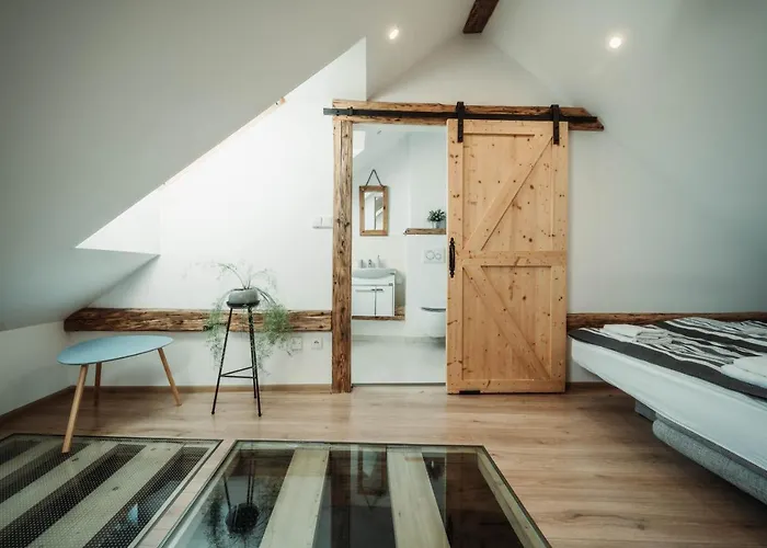 Cakyho Kuria - Mezonetovy S Krbom A Saunami דירה