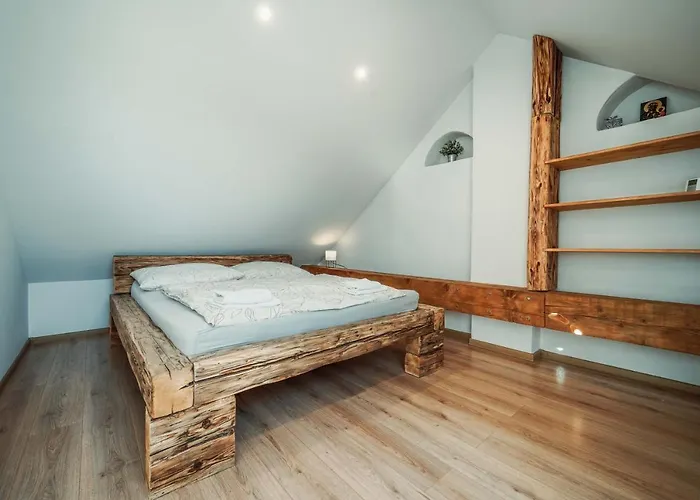 Cakyho Kuria - Mezonetovy S Krbom A Saunami דירה