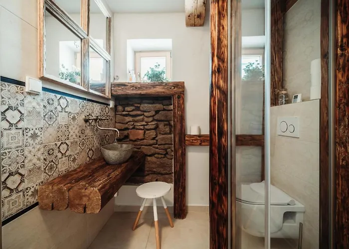 Cakyho Kuria - Mezonetovy S Krbom A Saunami דירה *