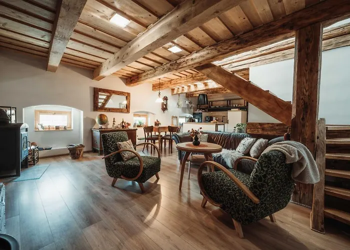 Cakyho Kuria - Mezonetovy S Krbom A Saunami דירה *