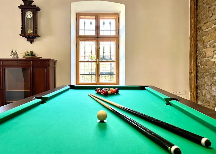 Cakyho Kuria - Mezonetovy S Krbom A Saunami דירה *