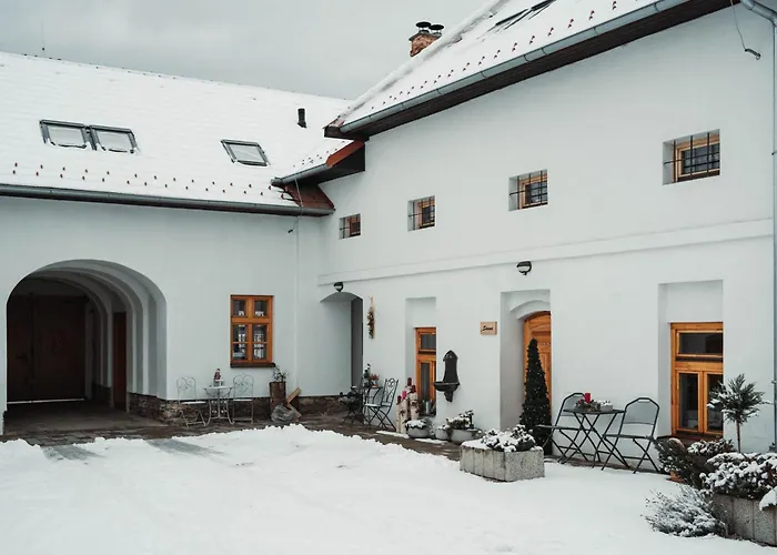 Cakyho Kuria - Mezonetovy S Krbom A Saunami דירה *